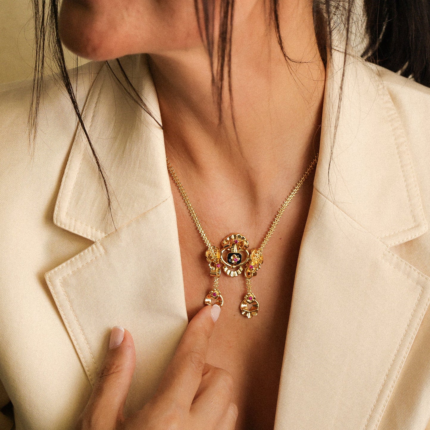Gargantilha Floral em Ouro 19kl com Topázios Rosa