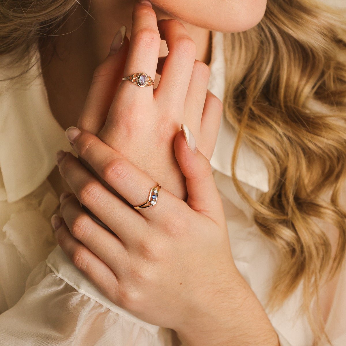 Anel em Ouro 19kl com Espinela Azul e Zircónias (T15) - Loja do Ouro