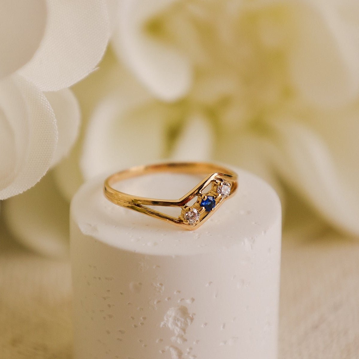 Anel em Ouro 19kl com Espinela Azul e Zircónias (T15) - Loja do Ouro