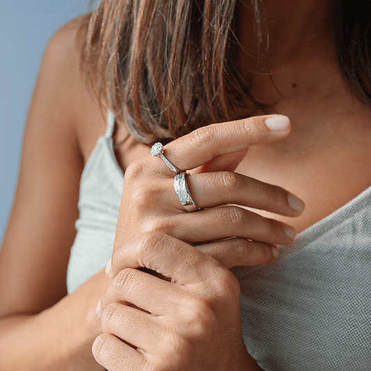 Anel em Ouro Branco com Zircónias Brilhantes (T16) - Loja do Ouro