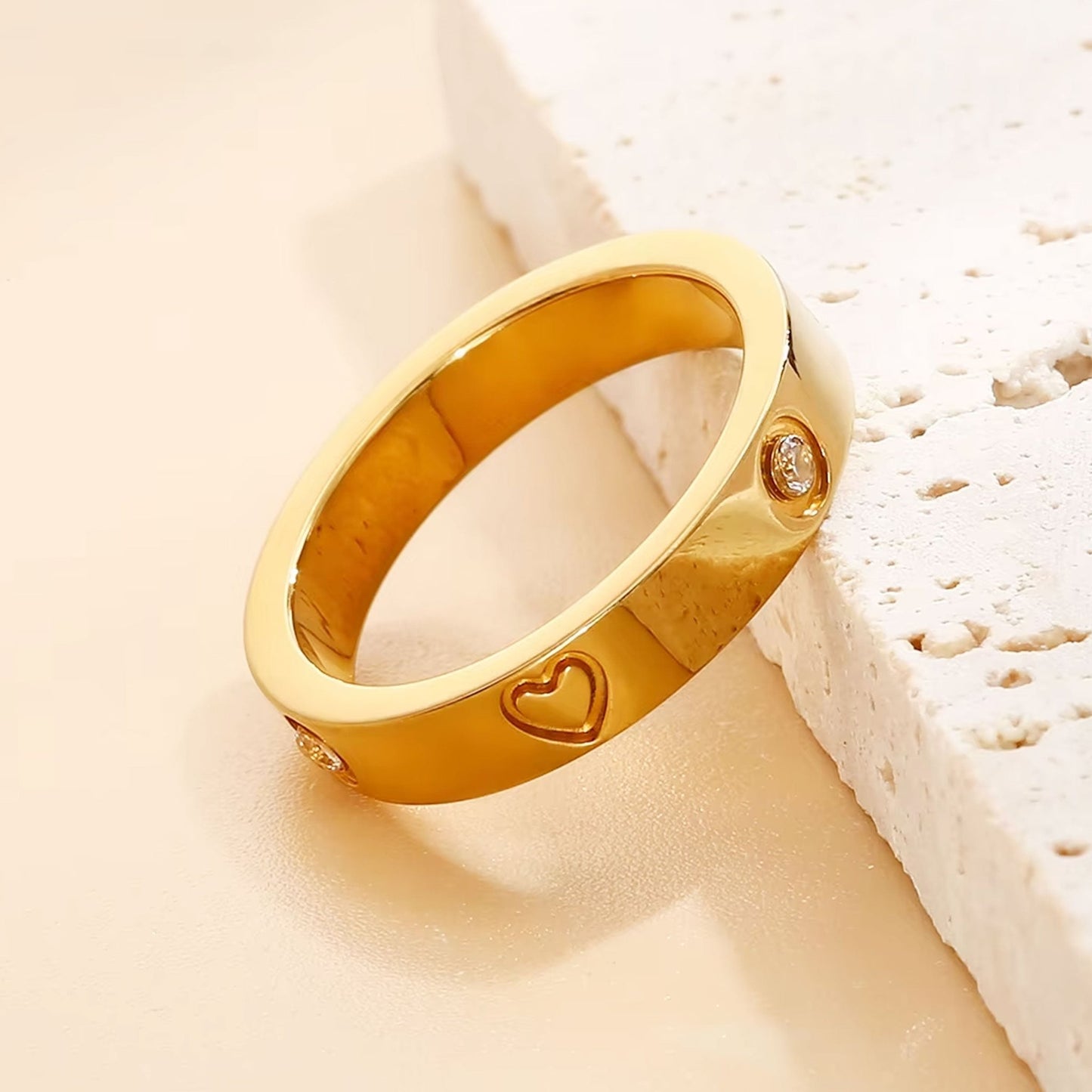 Anel em Prata Dourada com Corações e Zircónias - Loja do Ouro