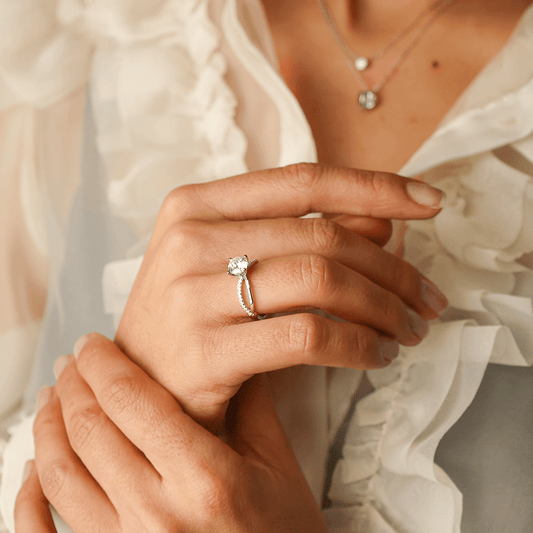 Anel Solitário Anabela em Prata com Zircónias (6mm) - Loja do Ouro