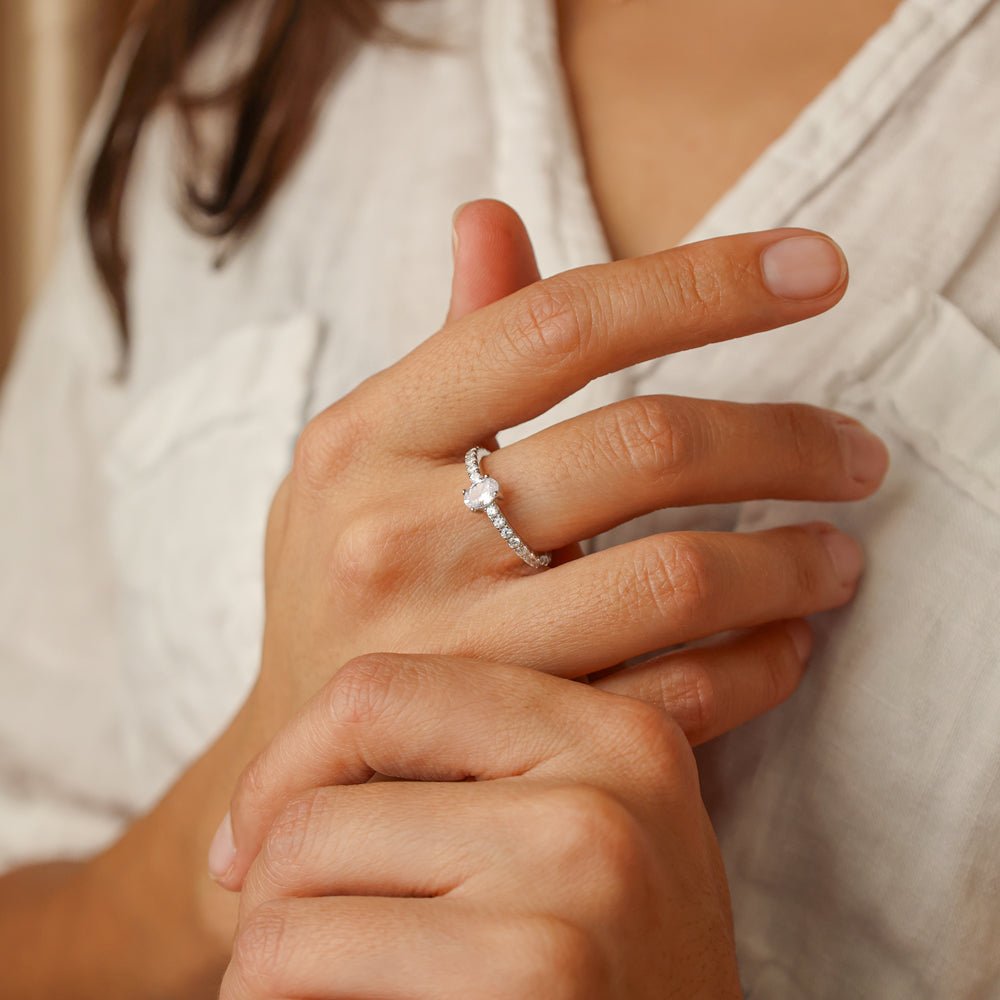 Anel Solitário em Prata com Zircónia Oval - Loja do Ouro