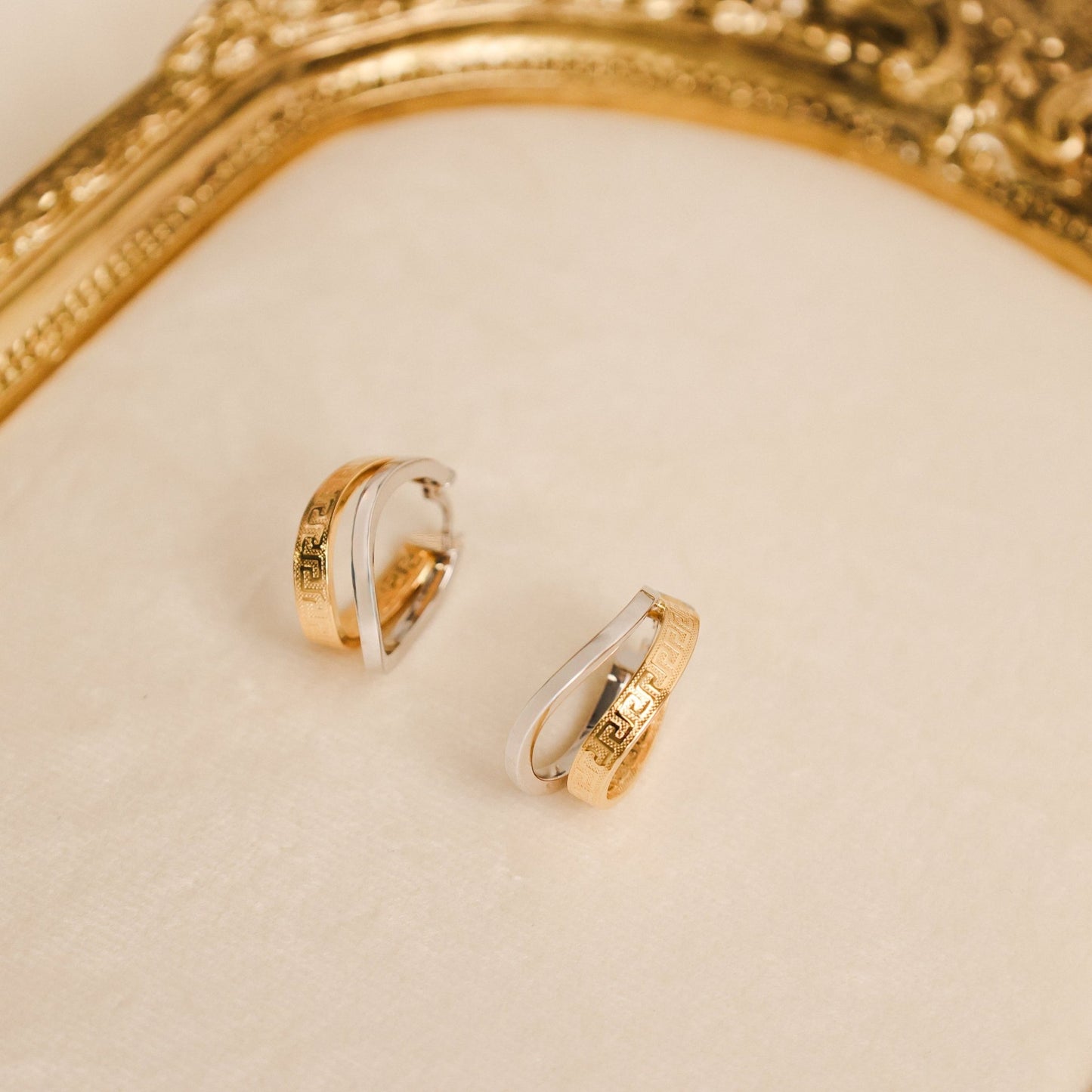 Argolas Ovais Versailles em Ouro Branco e Ouro Amarelo de 19kl - Loja do Ouro
