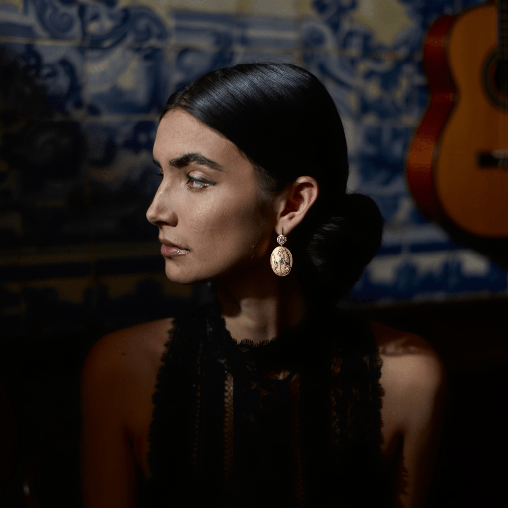 Brincos Maria em Prata Dourada (5cm) - Loja do Ouro