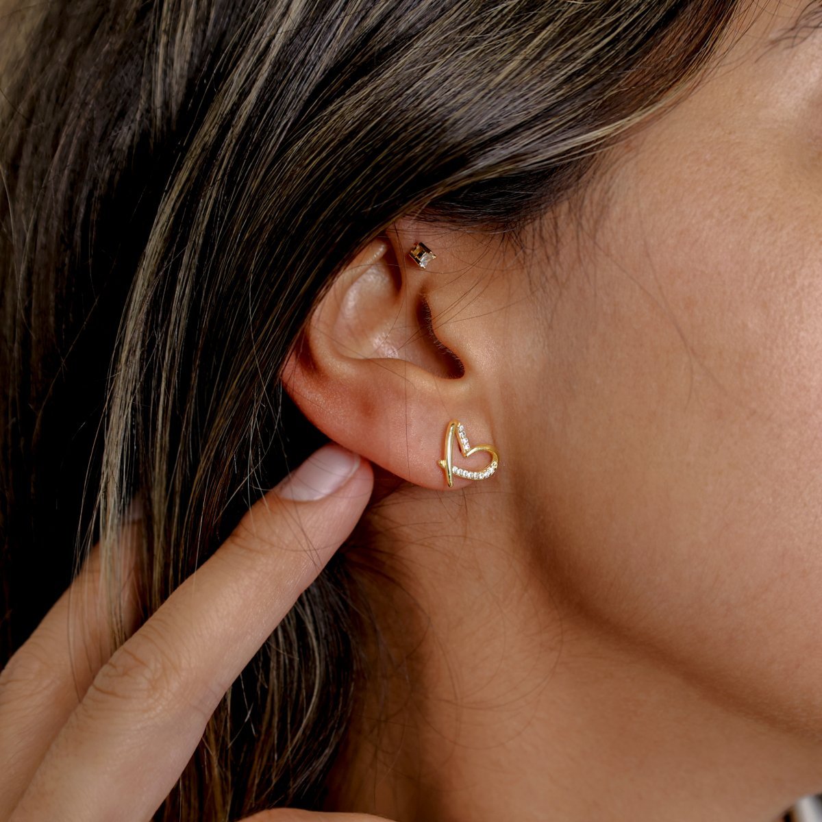 Conjunto Fio e Brincos em Prata Dourada com Coração Estilizado e Zircónias - Loja do Ouro