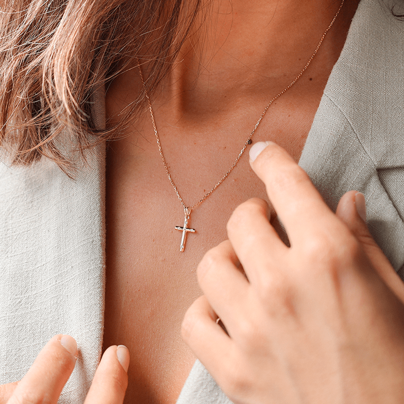 Fio em Ouro de 19kl com Cruz e Zircónias - Loja do Ouro