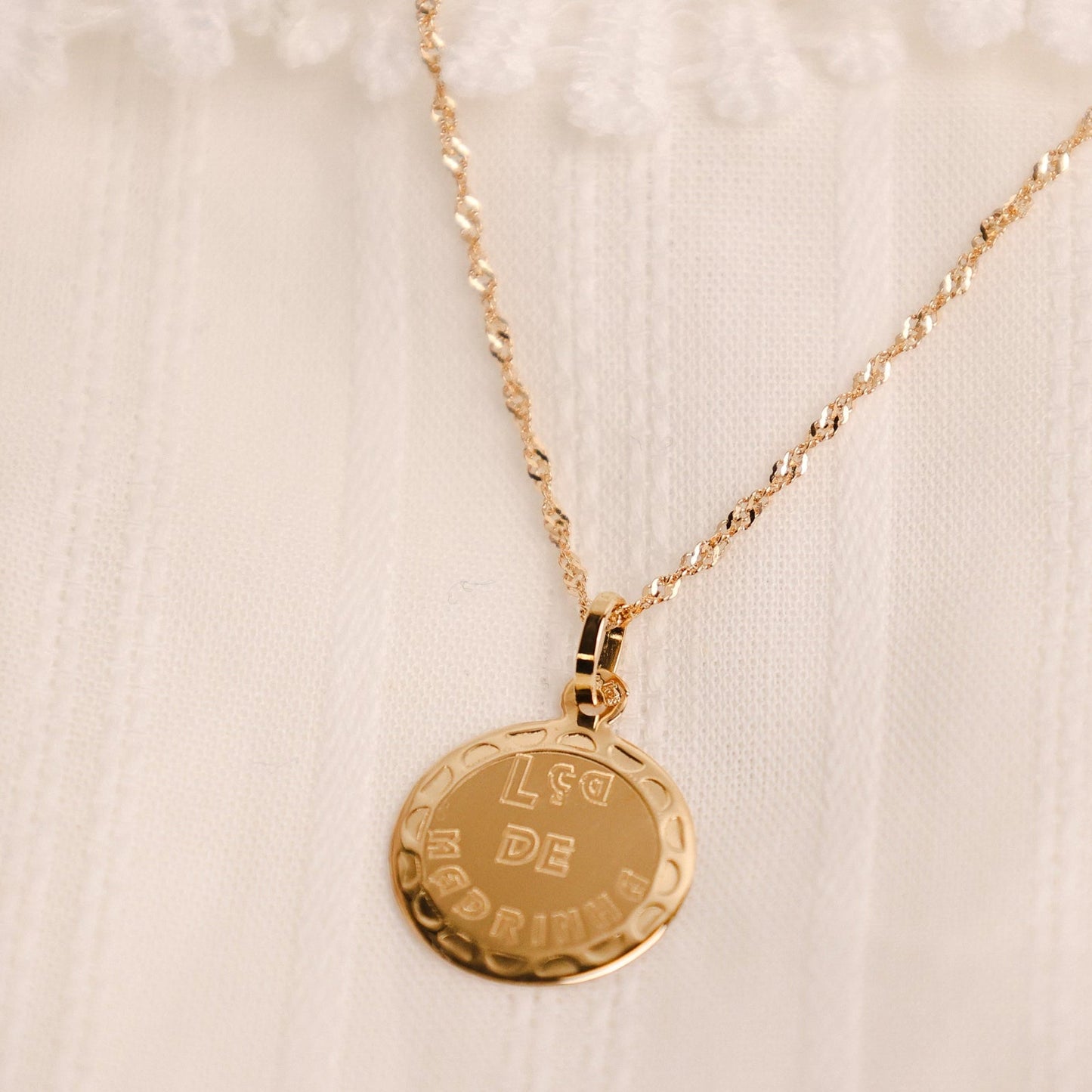 Medalha “Lça de Madrinha” em Ouro 19kl (1.4cm) - Loja do Ouro