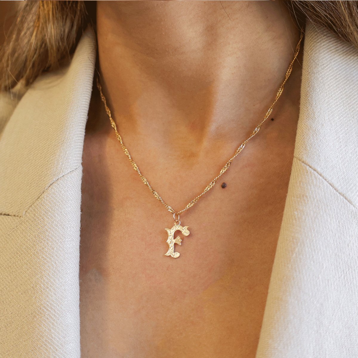 Medalha Letra F Raiada em Ouro de 19kl (1.5cm) - Loja do Ouro