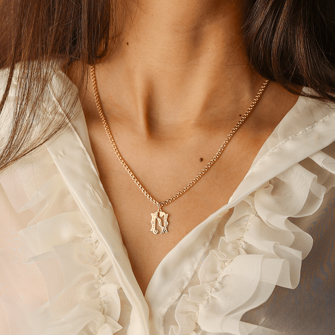 Medalha Letra N em Ouro 19kl com Efeito Raiado - Loja do Ouro