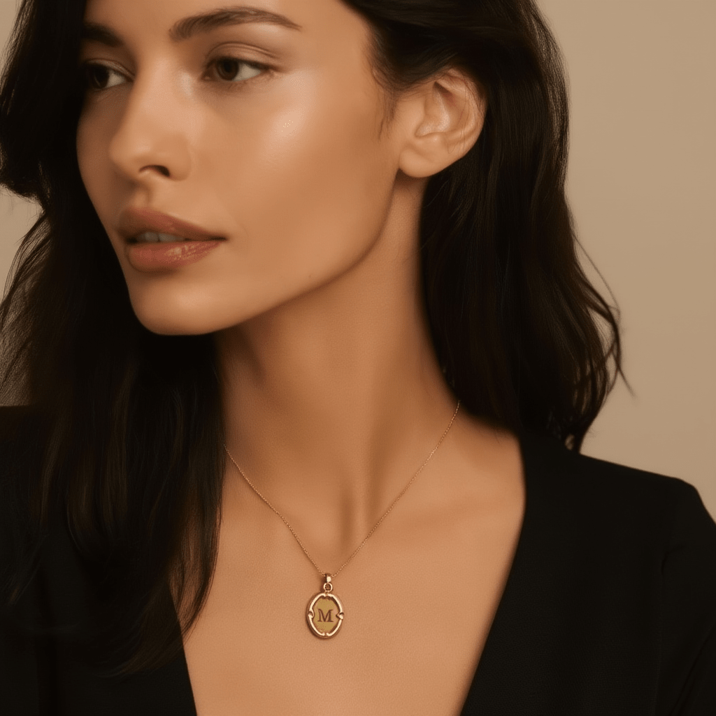 Medalha Oval Letra “M” em Ouro 19kl (1.8cm) - Loja do Ouro