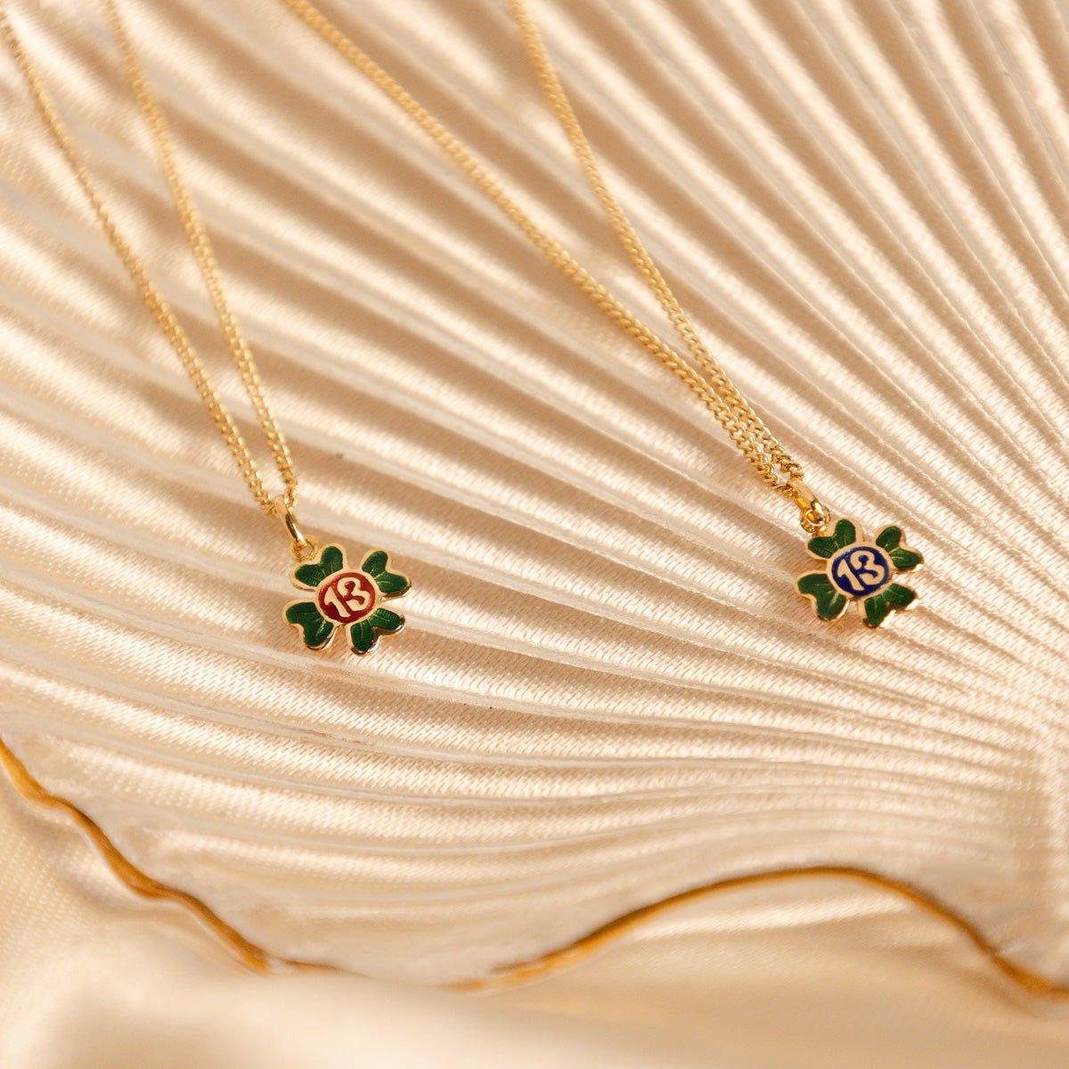 Medalha Trevo em Ouro 19kl com Esmalte Verde e Azul - Loja do Ouro