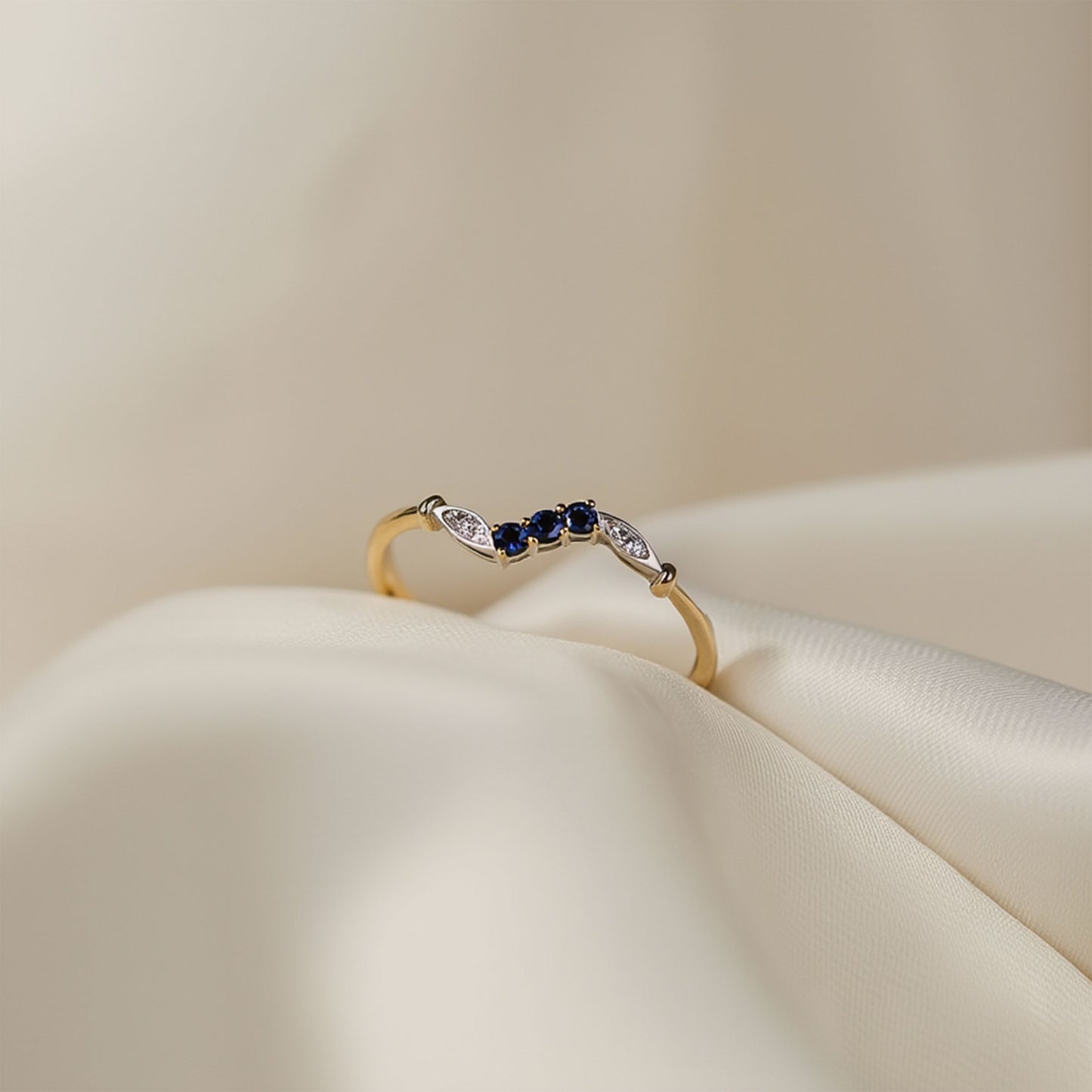 Anel Zig Zag em Ouro 19kl com Topázio Azul e Zircónias (T20)