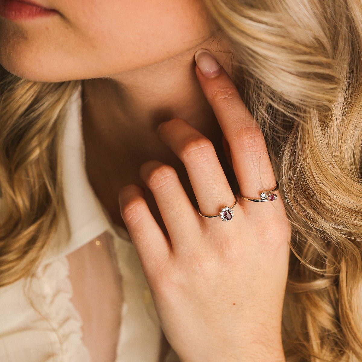 Anel Chuveiro em Ouro Branco com Rubi e Zircónias (T12) - Loja do Ouro