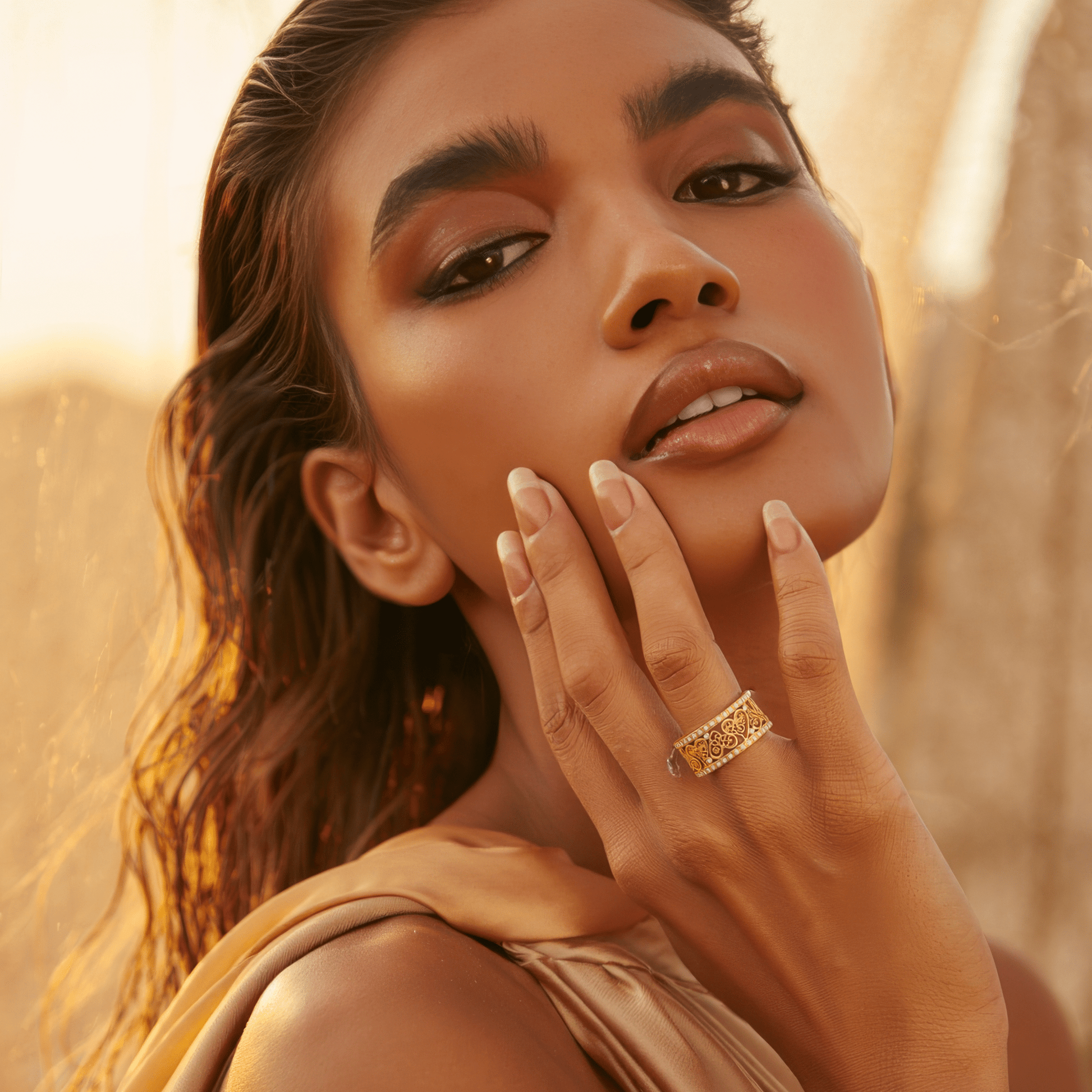 Anel Corações Rendilhados Filigrana em Ouro 19kl com Diamantes (T15) - Loja do Ouro