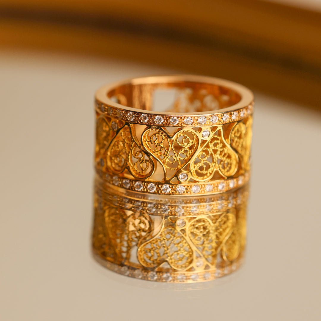 Anel Corações Rendilhados Filigrana em Ouro 19kl com Diamantes (T15) - Loja do Ouro