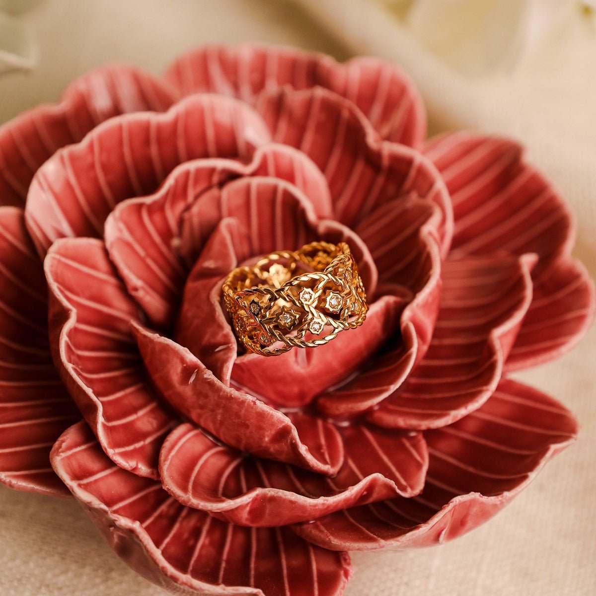 Anel Entrelaçado em Prata Dourada com Zircónias - Loja do Ouro