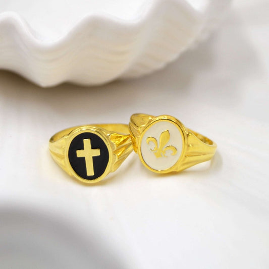 Anel Flor de Lis em Prata Dourada e Esmalte Branco - Loja do Ouro