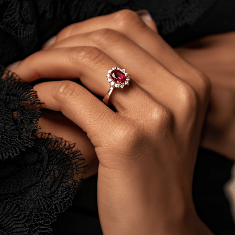 Anel Lady Aurora em Ouro 19kl com Pedra Vermelha e Zircónias - Loja do Ouro