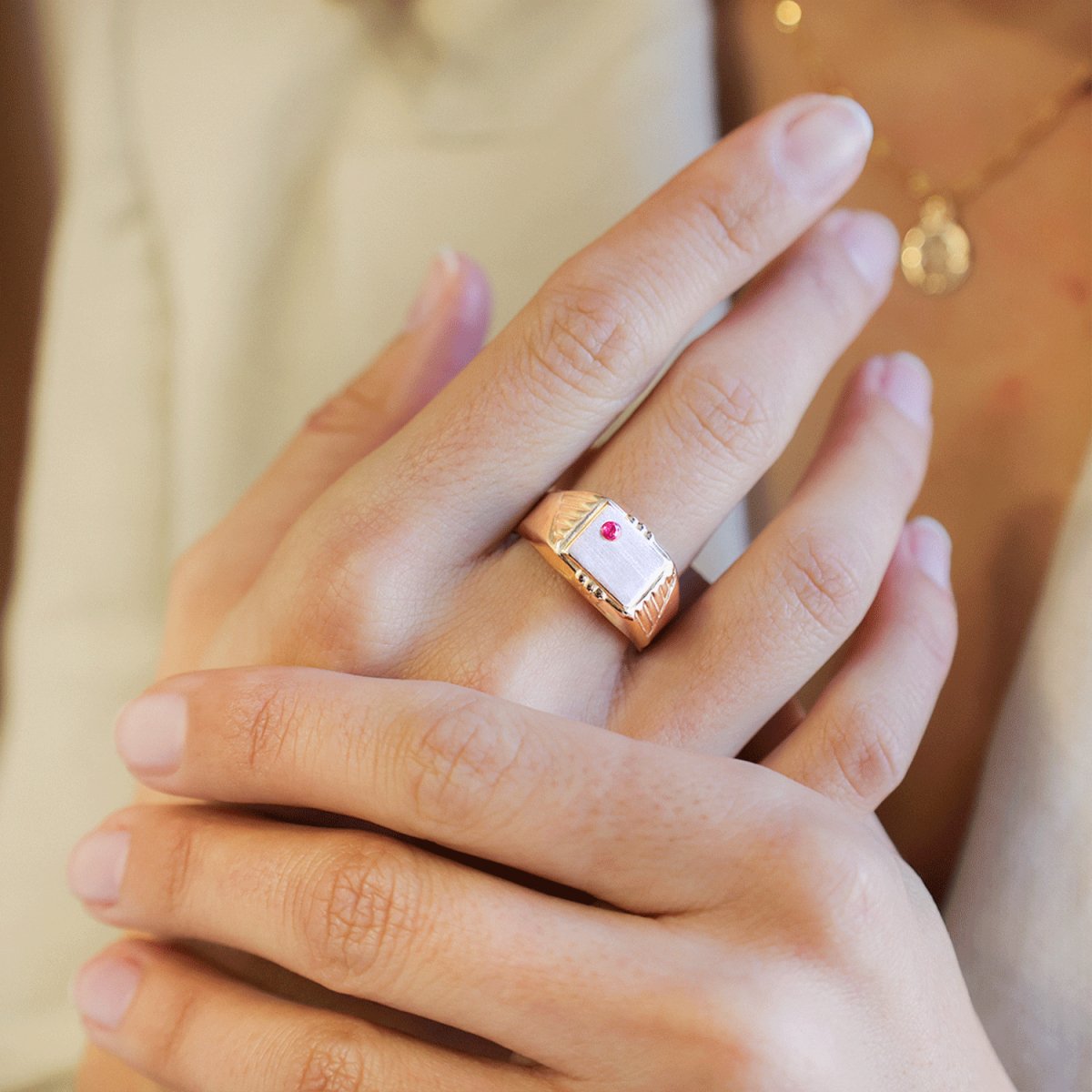 Anel Mesa de Homem em Ouro 19kl com Rubi (T26) - Loja do Ouro