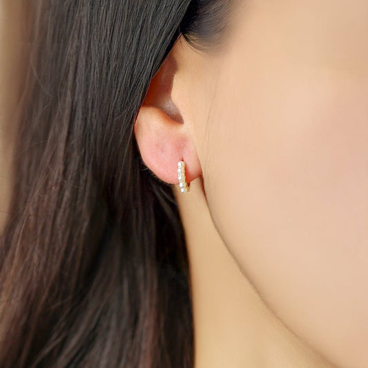 Argolas Mini em Prata Dourada com Pérolas (1cm) - Loja do Ouro