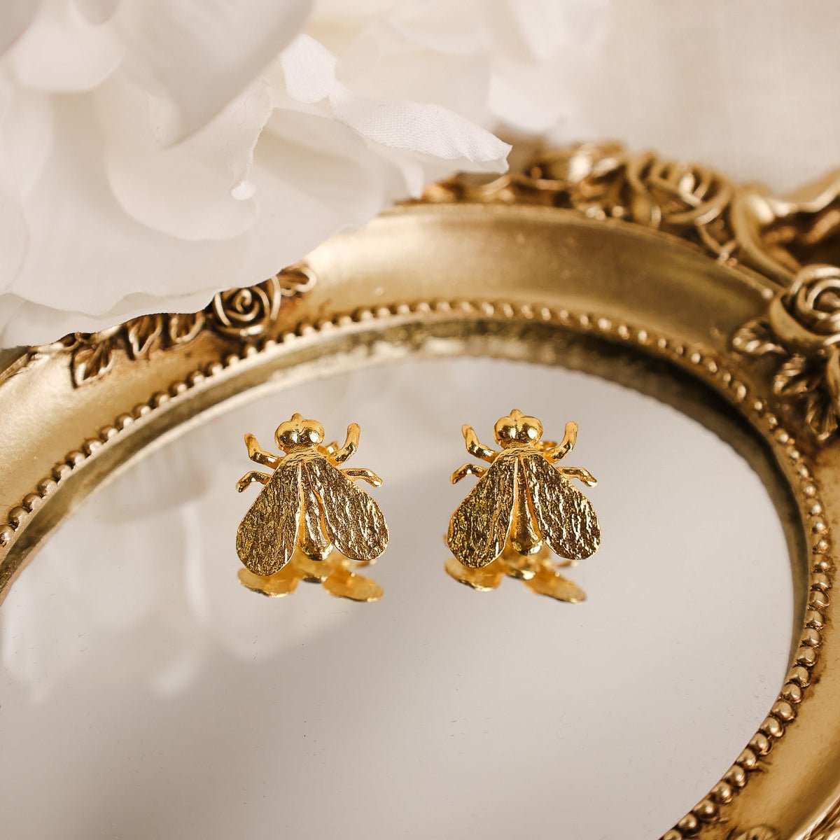 Brincos Abelha Grande em Prata Dourada - Loja do Ouro
