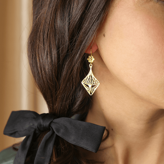 Brincos Amor Perfeito em Prata Dourada com Motivos Florais e Coração em Filigrana - Loja do Ouro