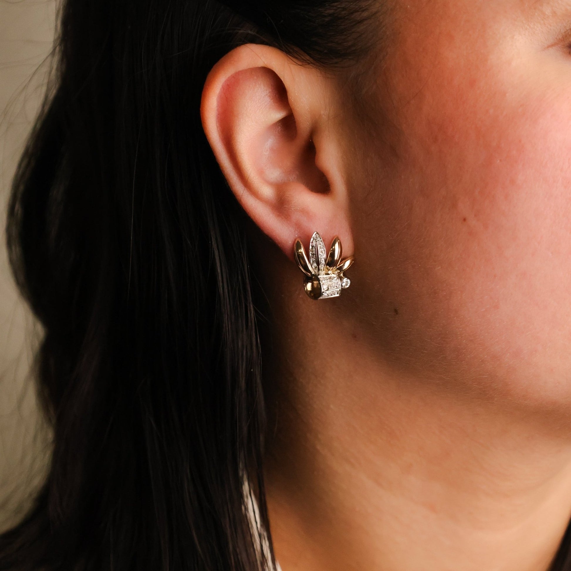 Brincos Flor em Ouro Amarelo e Ouro Branco de 19kl com Diamantes - Loja do Ouro