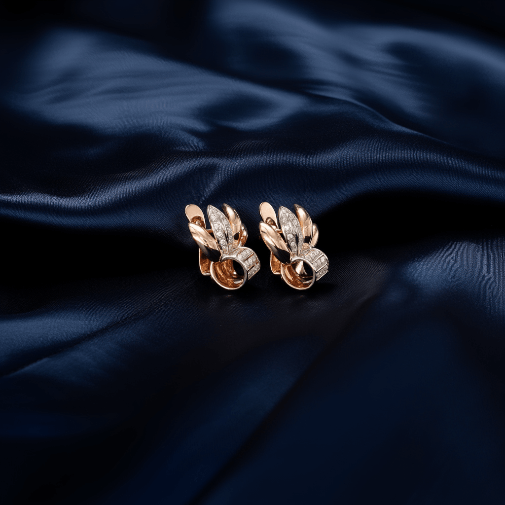 Brincos Flor em Ouro Amarelo e Ouro Branco de 19kl com Diamantes - Loja do Ouro