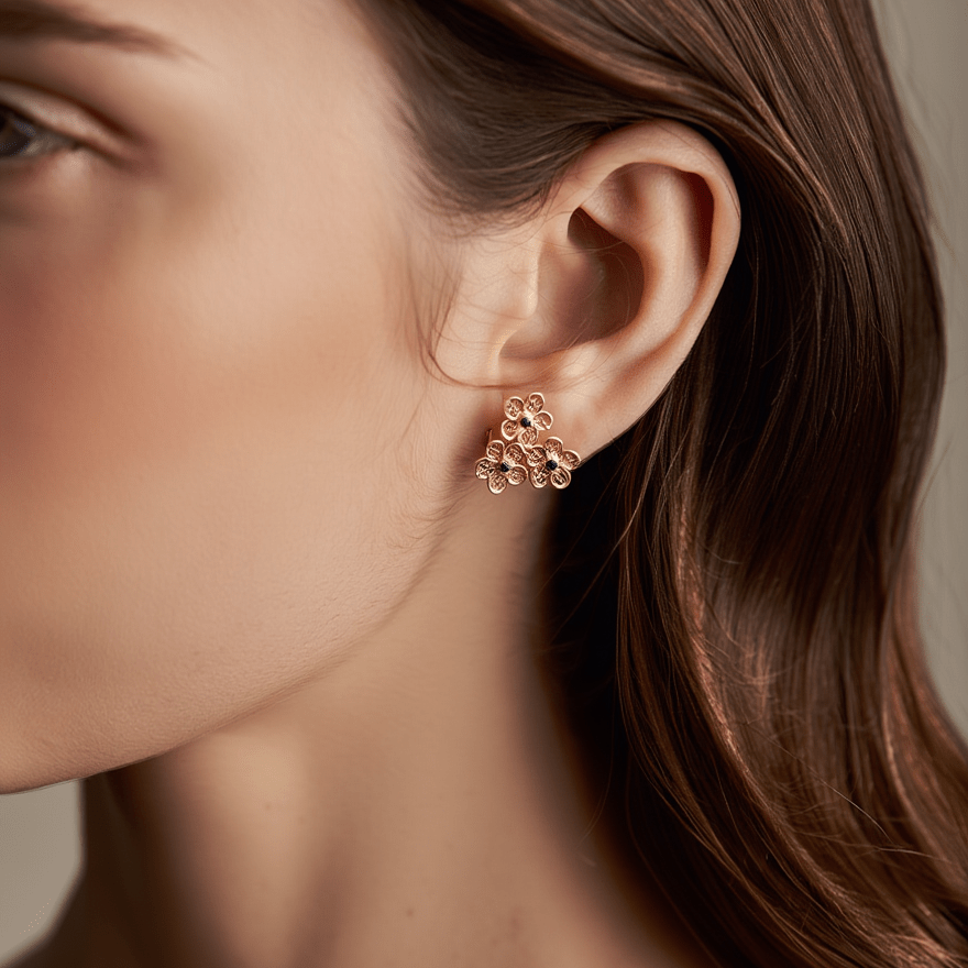 Brincos Flores com Esmalte em Prata Dourada (1.7cm) - Loja do Ouro