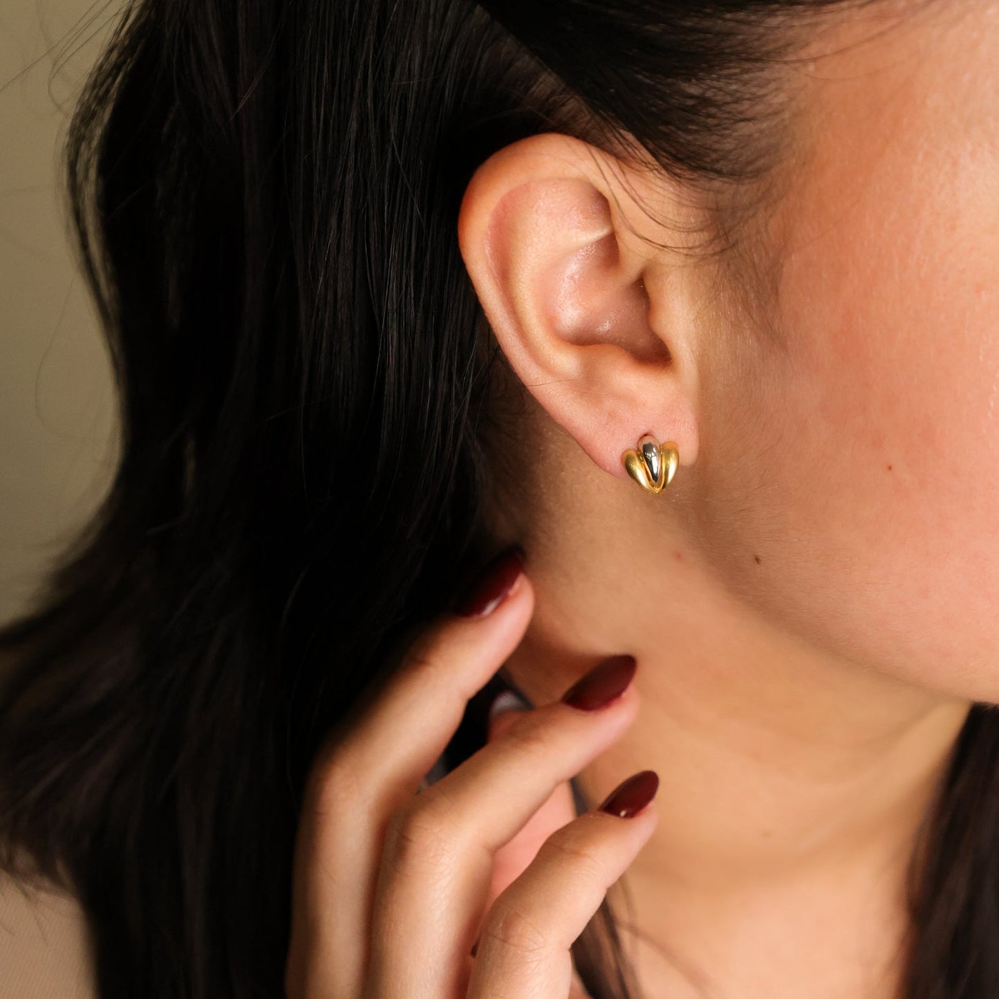 Brincos Pétala em Ouro Amarelo e Ouro Branco 19kl - Loja do Ouro