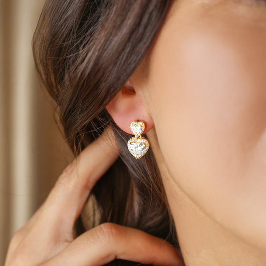 Conjunto Fio e Brincos em Prata Dourada com dois Zircões Coração - Loja do Ouro