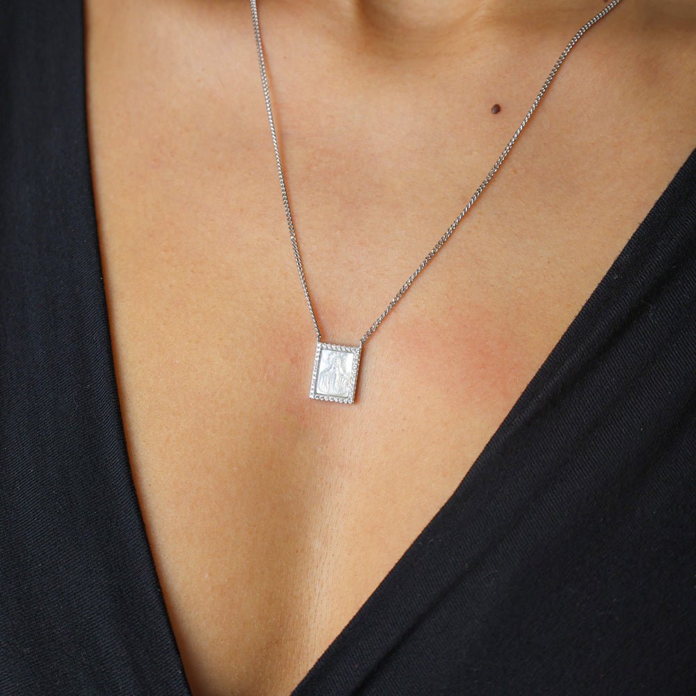 Escapulário em Prata com Imagem Religiosa em Madrepérola e Zircónias - Loja do Ouro