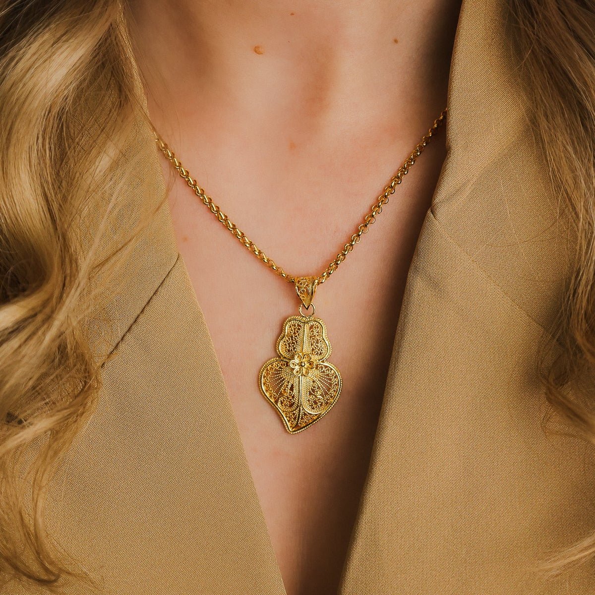 Fio Coração de Viana em Prata Dourada (49cm) - Loja do Ouro