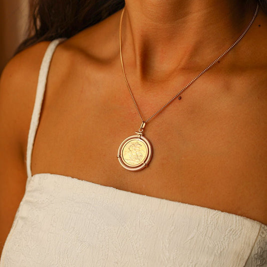 Libra Rainha Isabel II (1958) em Ouro 22kl com Aro Raiado em Ouro 19kl - Loja do Ouro