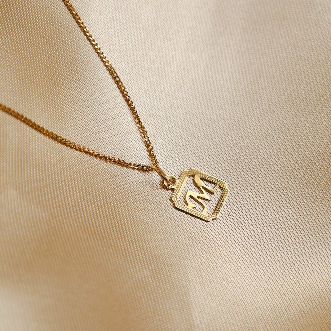 Medalha com Letra “M” em Ouro 19K - Loja do Ouro