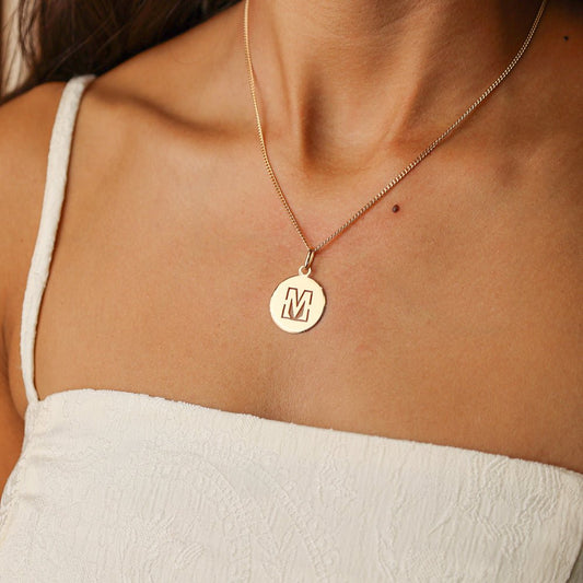 Medalha Redonda em Ouro 19kl com Letra M Recortada - Loja do Ouro
