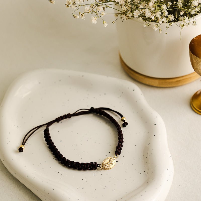 Pulseira Ajustável em Nylon Castanho com Medalha N Sra de Fátima - Loja do Ouro