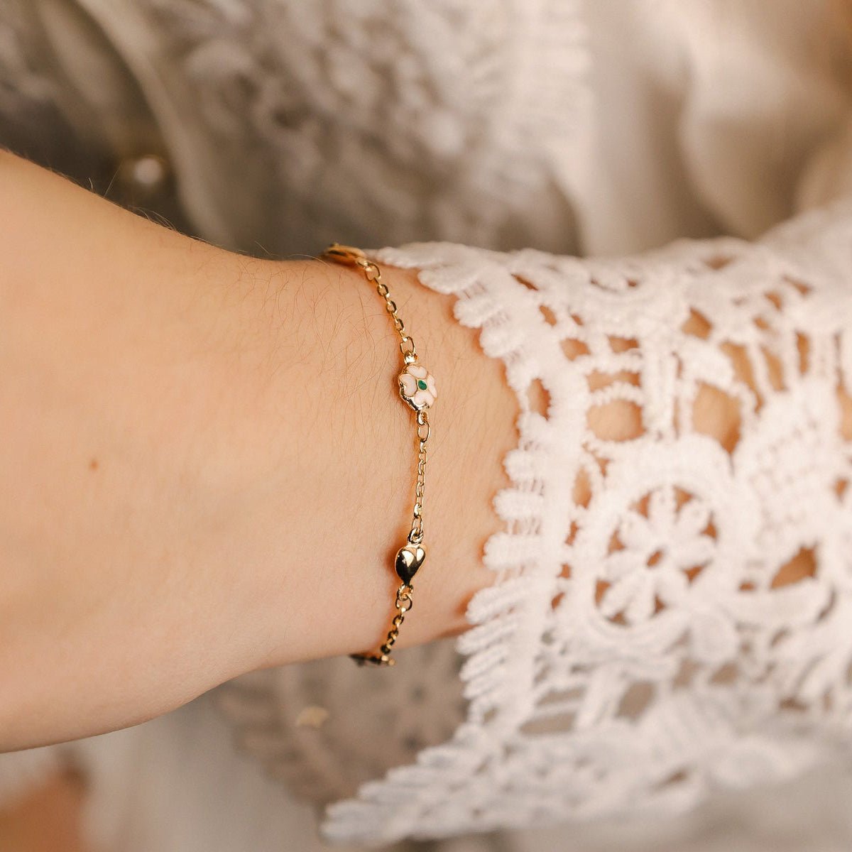 Pulseira em Ouro de 19kl com Corações e Flores em Esmalte (18cm) - Loja do Ouro