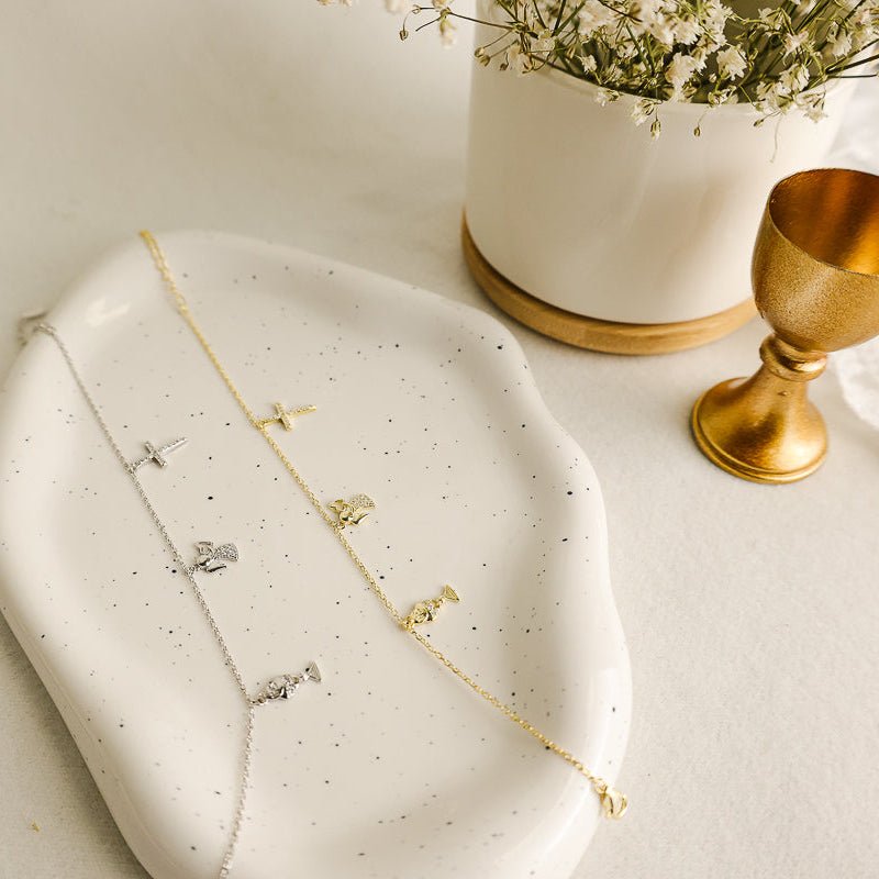 Pulseira em Prata Dourada e Zircónias adornada com Anjo, Cruz e Calice - Loja do Ouro